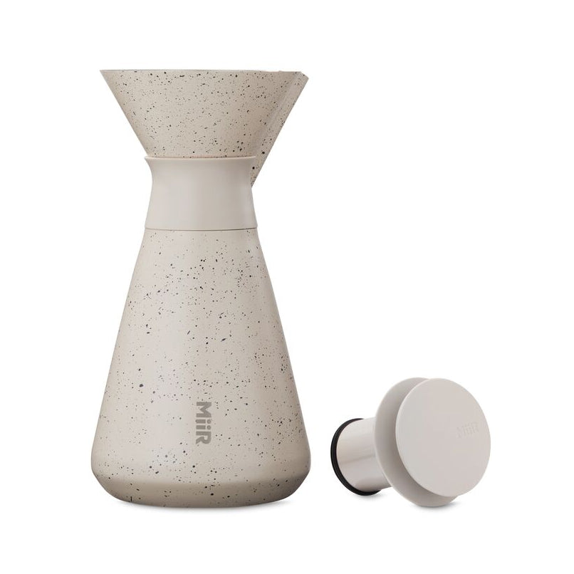 new-standard-carafe-h9 WebPDP-33oz_New_Standard_Carafe_Desert_Tan_Speckle_Studio__CAR1SVOS224_Front_Lid_Staged.jpg