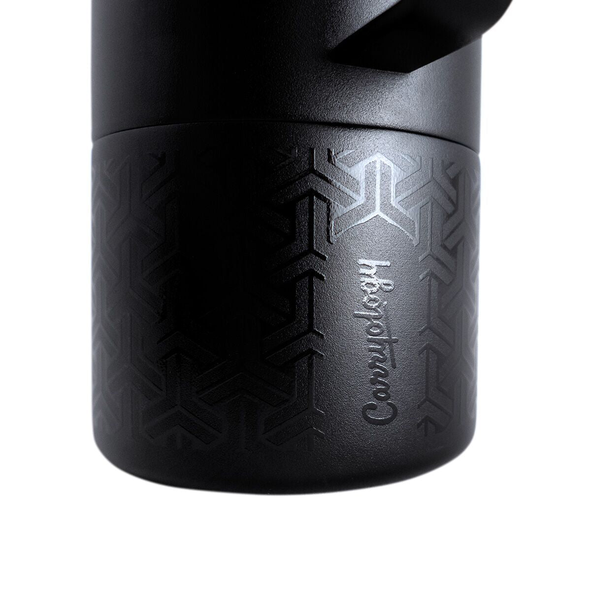 miir-x-carryology-tomo-o6 WebPDP-MiiR_x_Carryology_Tomo_Studio_Closeup__TOM1SV33402_12.10.25.jpg